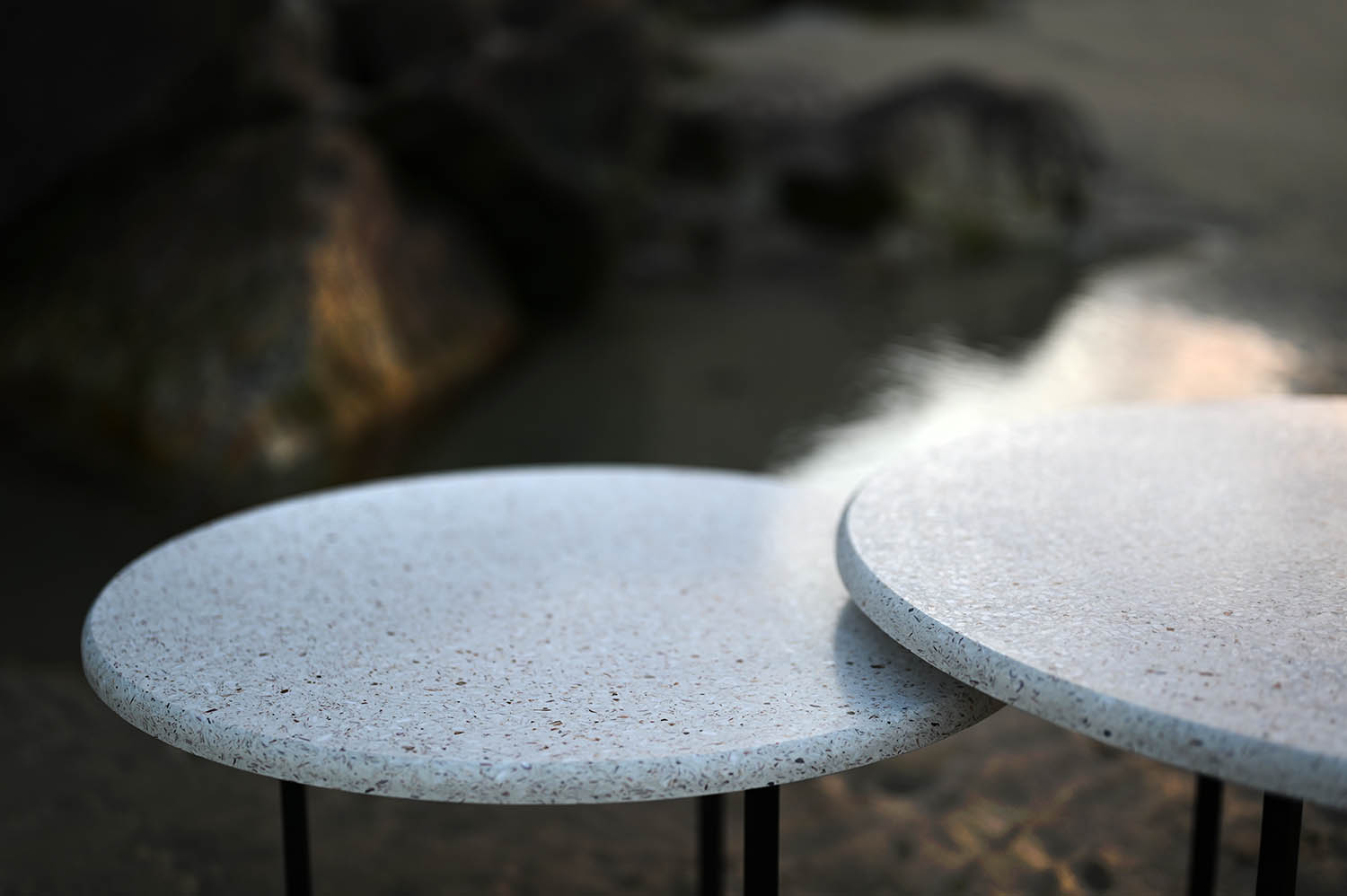 Duo de tables basses coquillage en terrazzo marin / Fabrication française
